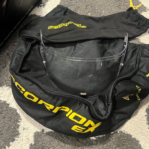 🦂 Scorpion EXO-R1 Air Juice Helmet - Picture 15 of 16